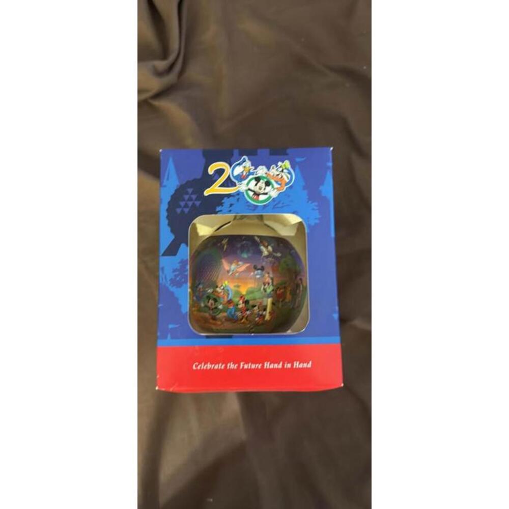 Walt Disney World 2000 Glass Ornament Disney Characters